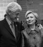 Как молоды мы были: в сети появилось раритетное фото Билла и Хиллари Клинтон