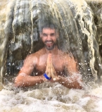 Виталий Козловский искупался в водопаде