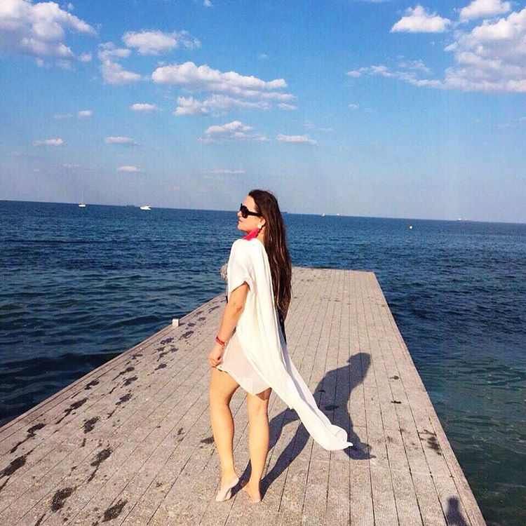 Наталья Могилевская на пляже