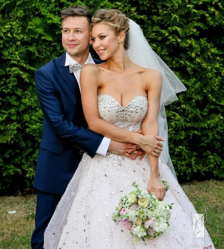 Дмитрий Ступка вместе с молодой женой наслаждается медовым месяцем в США