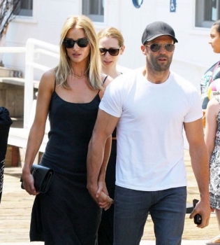 Роузи Хантингтон-Уайтли и Джейсон Стэтхэм отдыхают в Малибу