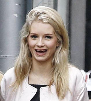 Какие ножки: сестра Кейт Мосс прогулялась по Лондону в мини-шортах