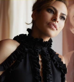 Откровенно: Ева Мендес рассказала о смерти брата и рождении дочери