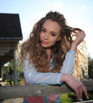 Яна Соломко и ее муж отметили дни рождения в гавайском стиле