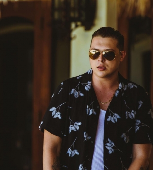 Британский певец Джон Ньюман рассказал о рецидиве рака