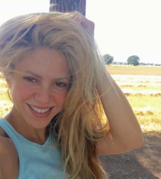 Фотофакт: Шакира отдыхает в деревне