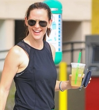 В форме: Дженнифер Гарнер показала подтянутую фигуру после тренировки