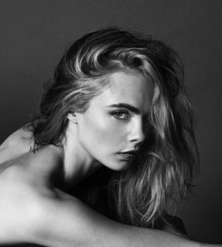 Кара Делевинь полностью оголилась для новой фотосессии Esquire