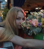 Светлана Ходченкова позирует в бикини таинственному незнакомцу