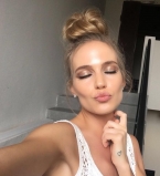 Глюкоза соблазняет идеальной фигурой на отдыхе в Испании