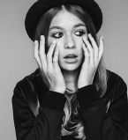 15-летняя дочь Веры Брежневой покоряет подписчиков стройной фигурой в купальнике