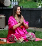 Наталья Могилевская устроила йога-вечеринку с медитациями по случаю своего 41-летия