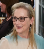 Настоящая леди: Мэрил Стрип покорила публику элегантным нарядом на кинопреьмере