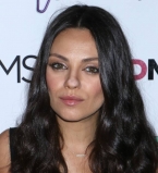 Строгая мама: Мила Кунис рассказала, как учит дочь ценить деньги c ранних лет