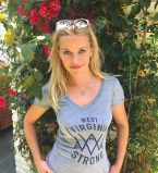 Риз Уизерспун гуляет по Венеции в модных вышиванках