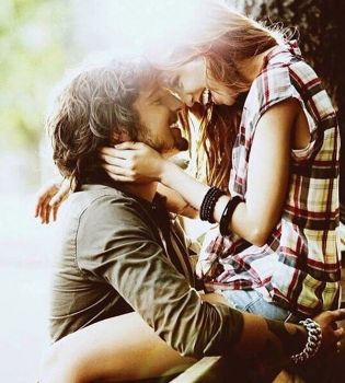 Надя Дорофеева опубликовала постельное фото с мужем