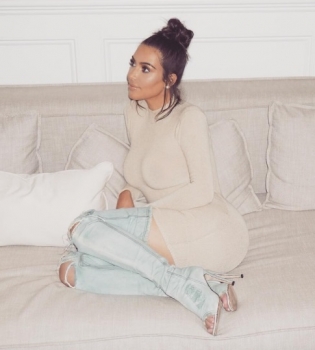 Маленькая модница: Ким Кардашьян поделилась забавным фото трехлетней дочери