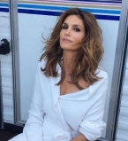 За кулисами красоты: Синди Кроуфорд и Кайя Гербер показали, как ухаживают за лицом