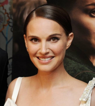 Натали Портман продемонстрировала точеную фигуру в элегантном наряде