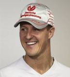 Официально: знаменитый автогонщик Михаэль Шумахер идет на поправку