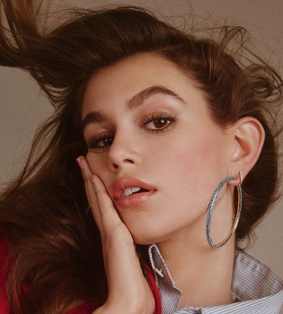 Кайя Гербер украсила обложку журнала Pop