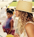 Мамина модница: Бейонсе опубликовала новые фото дочери