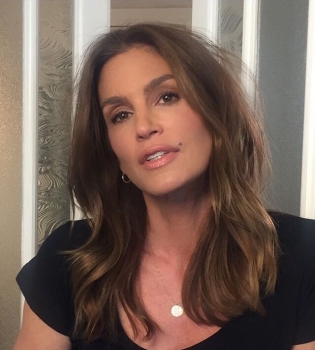 Синди Кроуфорд показала свое идеальное рабочее место