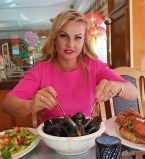 Камалия показала фигуру в купальнике на семейном отдыхе