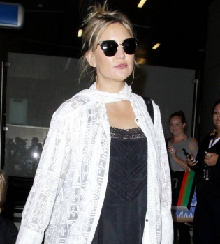 Стильная мамочка: в сети появились новые фото Кейт Хадсон с подросшим сыном