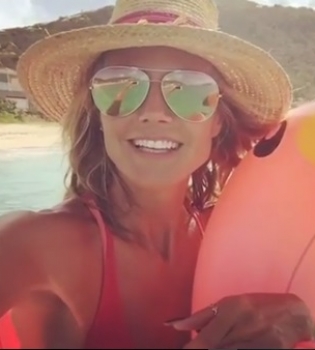 Лето в разгаре: Хайди Клум опубликовала яркие фото с отдыха