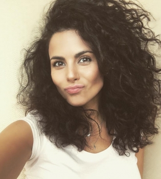 Настя Каменских написала душераздирающую песню после неудачного прыжка с парашютом