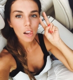 Анна Седокова наслаждается последними днями лета с повзрослевшими дочками