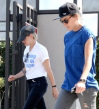 Всегда вместе: Кристен Стюарт и Алисия Каргайл на прогулке в Лос-Анджелесе