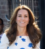 Само очарование: Кейт Миддлтон покорила публику стильным нарядом и лучезарной улыбкой