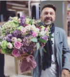 Сергей Шнуров с букетом