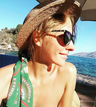 Катя Осадчая показала стройную фигуру на отдыхе в Испании