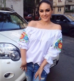 Маша Собко покорила поклонников модным образом в вышиванке