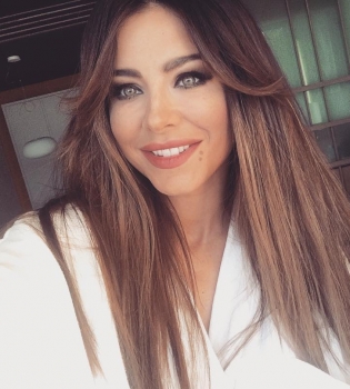 Поклонники раскритиковали наряд Ани Лорак для ее нового клипа