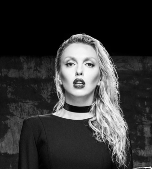 Неожиданно: Оля Полякова сняла кокошник ради Андре Тана