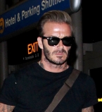 Жизнь на чемоданах: Дэвид Бекхэм с детьми в аэропорту Лос-Анджелеса