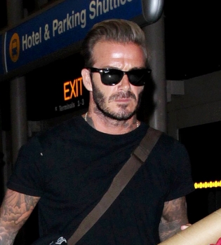 Жизнь на чемоданах: Дэвид Бекхэм с детьми в аэропорту Лос-Анджелеса