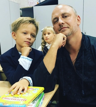 И снова в школу: как звезды отвели своих детей на первый звонок