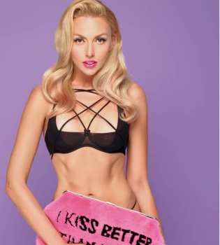 Горячая суперблондинка: Оля Полякова полностью разделась для мужского глянца