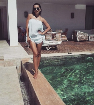 Ани Лорак продемонстрировала подтянутую фигуру на отдыхе в Италии