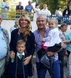 Вячеслав Узелков и его жена отвели сына Роберта в первый класс