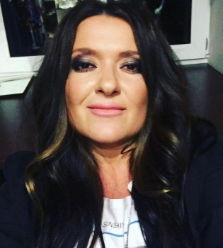 Наталья Могилевская опубликовала соблазнительное фото с оголенной грудью