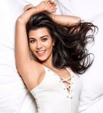 Кортни Кардашьян в сексуальном боди позирует на обложке глянца