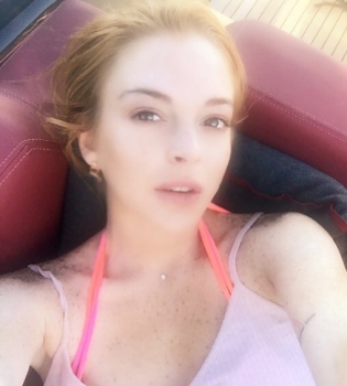 Линдси Лохан шокировала поклонников своей фигурой