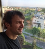 Разведенный Александр Шовковский появился на светском мероприятии с новой девушкой