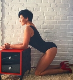 Даша Астафьева поделилась архивными снимками с длинными волосами